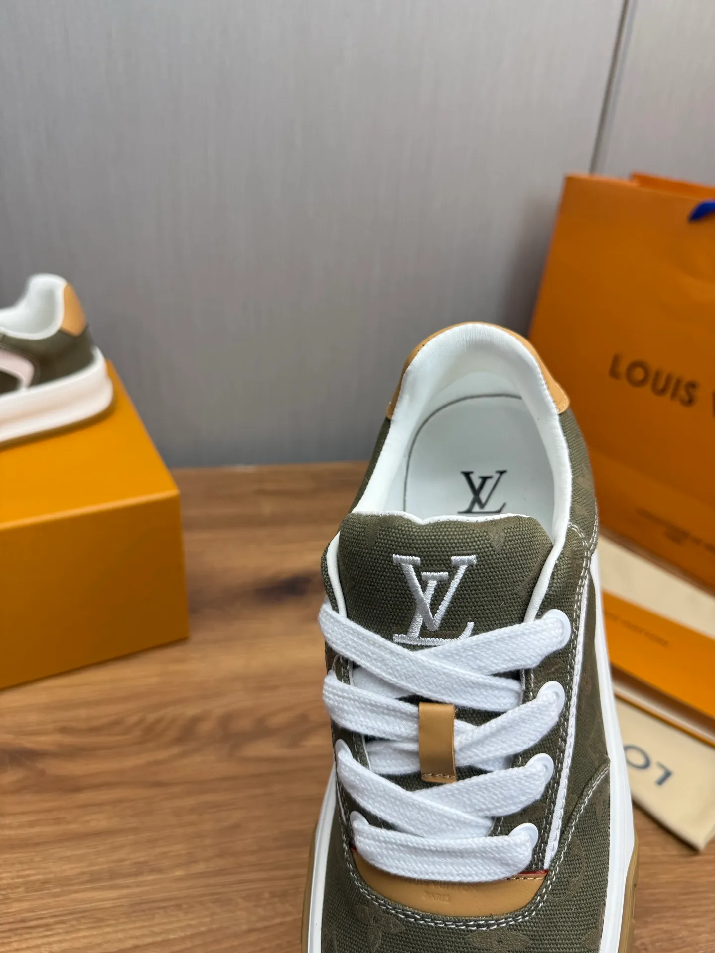 Men's shoes 620💰 Lv. Top purchasing agent🇮🇹 Louis Vuitton, sports sneakers counter synchronization, uppers imported from Italy, high-quality splicing and complex handicrafts, imported mesh pads are soft and comfortable, soles: original factory special soles, TPU exclusive movable molded soles super comfortable, original factory single goods, 🔍🔍high quality, you can enter and exit the counter at will, welcome to compare, code number 38-44 (customized 38.45)